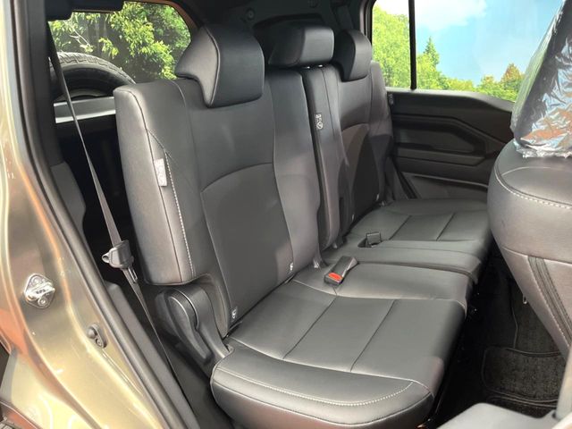Toyota Land Cruiser FJ 12