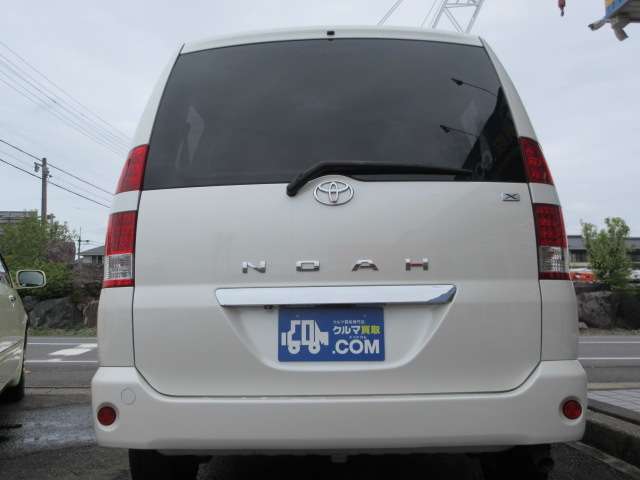 Toyota Noah 6
