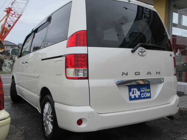 Toyota Noah 7