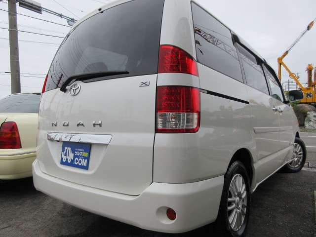 Toyota Noah 8