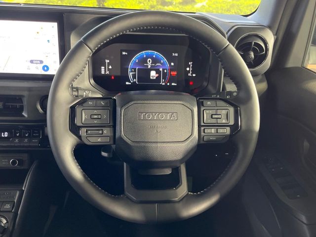 Toyota Land Cruiser FJ 12