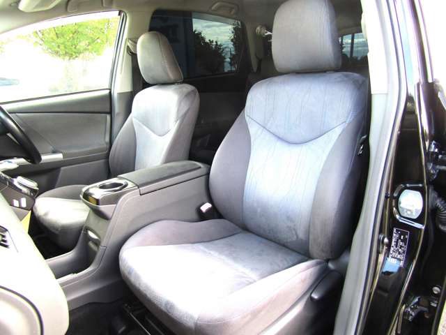 Toyota Prius α 7