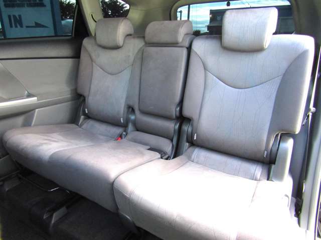 Toyota Prius α 8