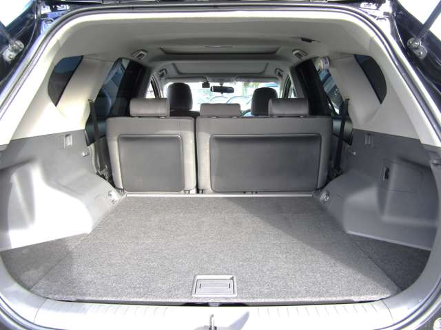 Toyota Prius α 9