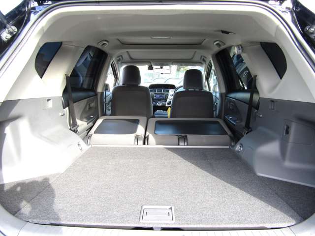 Toyota Prius α 10