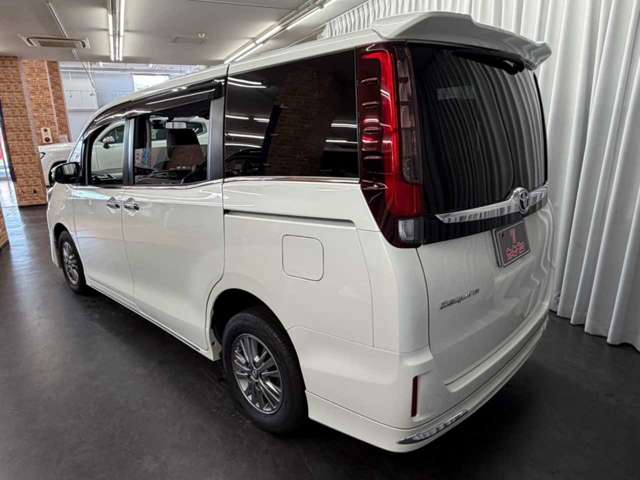 Toyota Esquire 11