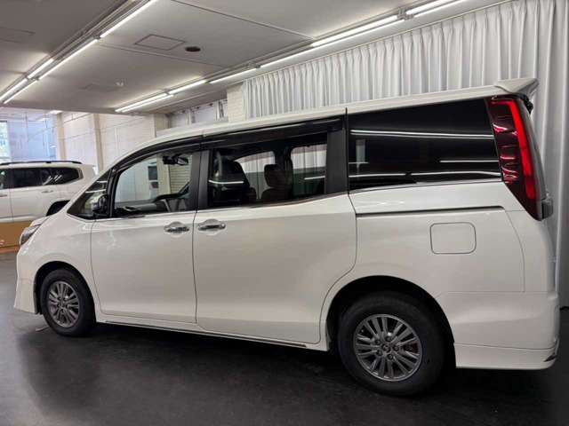 Toyota Esquire 12