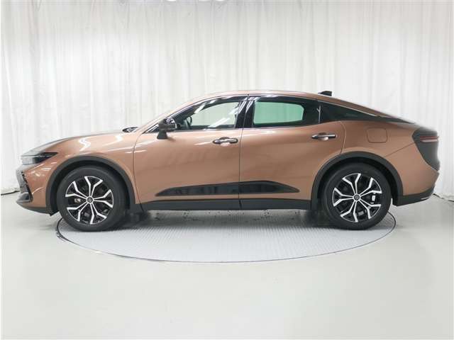 Toyota Crown Crossover 2