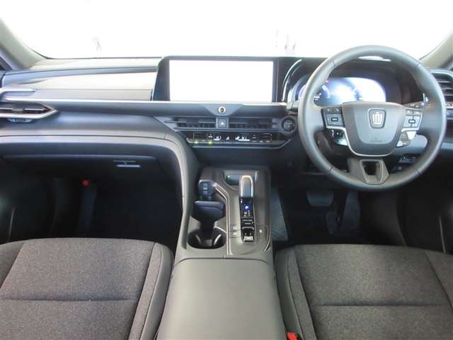 Toyota Crown Crossover 8
