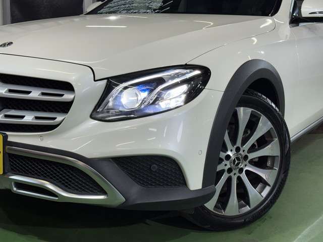 Mercedes-Benz E-Class All-Terrain 3