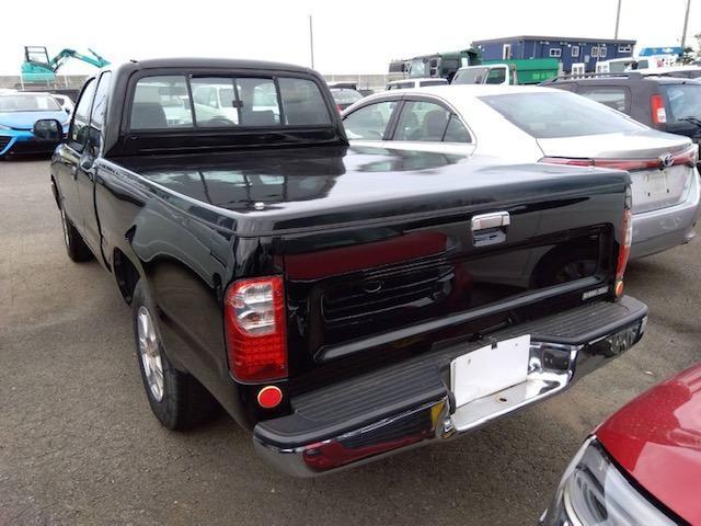 Toyota Hilux 2