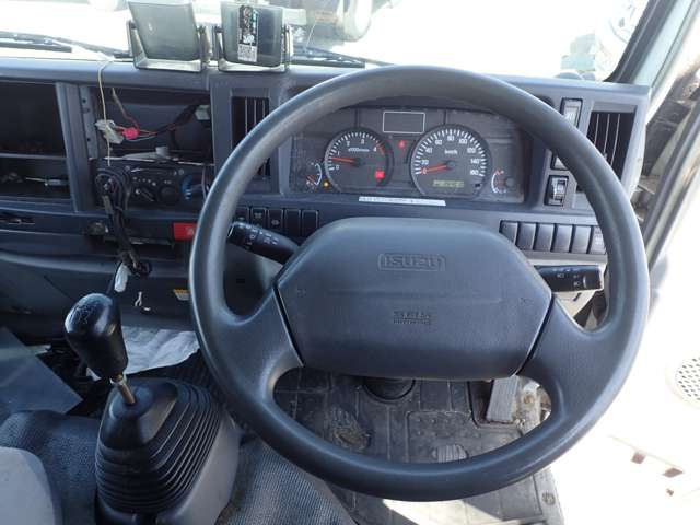 Isuzu Elf 8