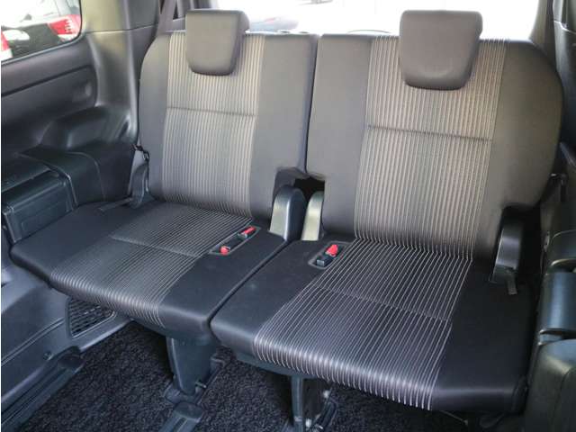 Toyota Voxy 11