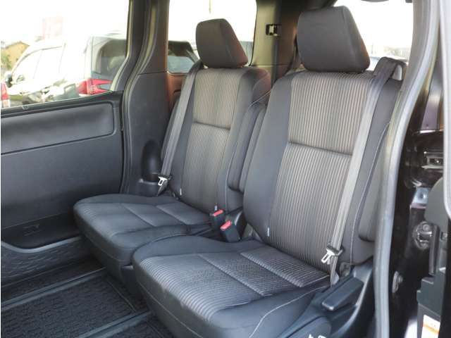 Toyota Voxy 10
