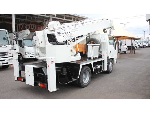 Isuzu Elf 4