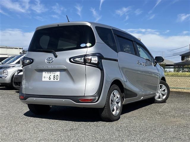 Toyota Sienta 5