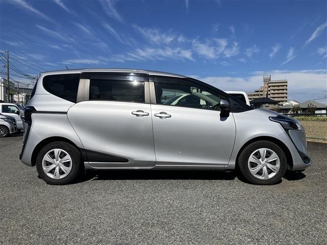Toyota Sienta 6