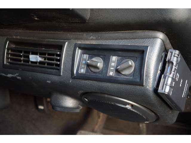 Land Rover Defender 12
