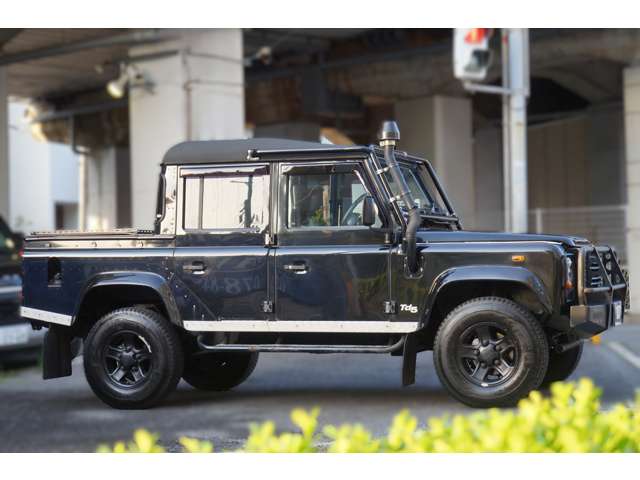 Land Rover Defender 4
