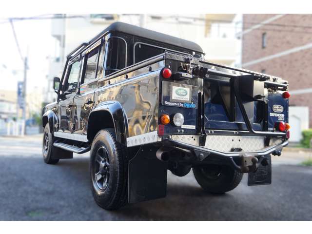 Land Rover Defender 7