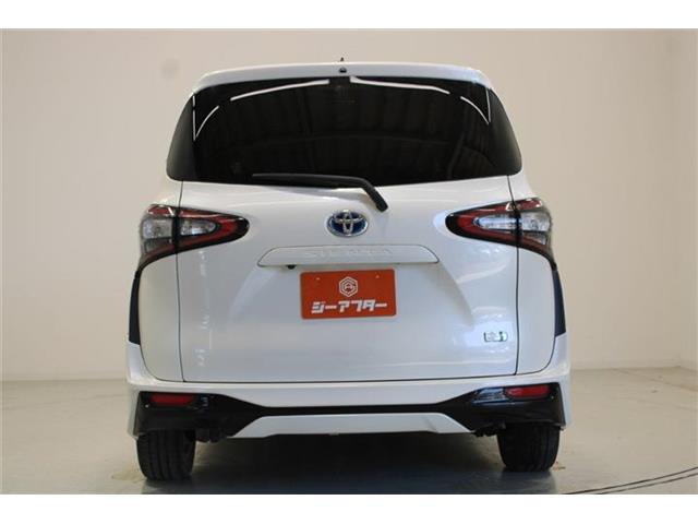 Toyota Sienta 11