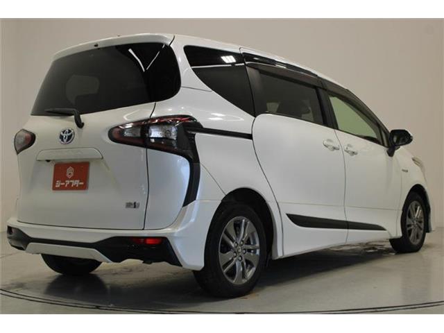 Toyota Sienta 12