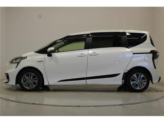 Toyota Sienta 9