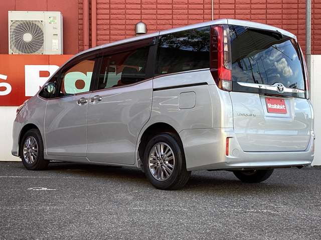Toyota Esquire 12