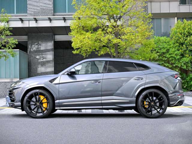Lamborghini ウルス 4