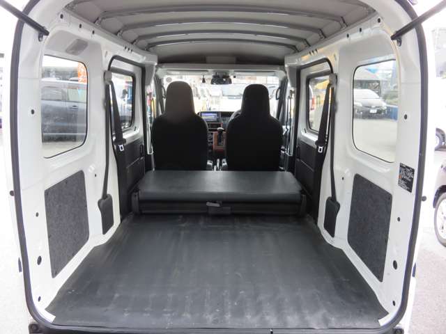 Daihatsu Hijet Cargo 12