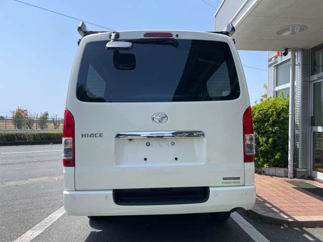 Toyota Hiace Van 11