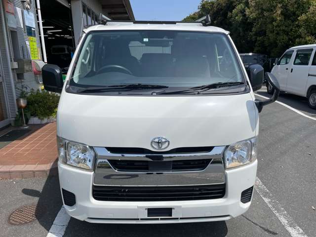 Toyota Hiace Van 4