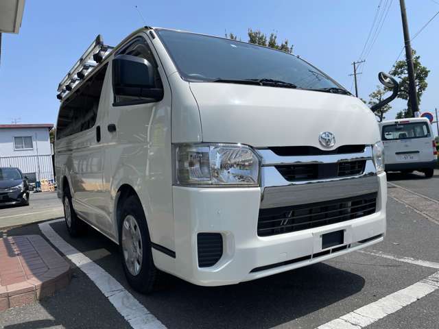Toyota Hiace Van 5