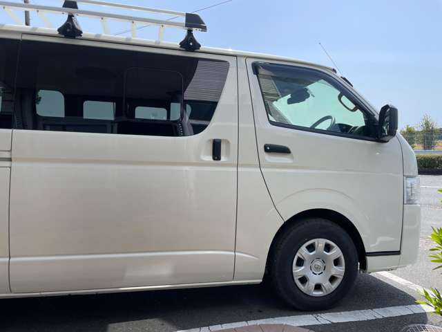 Toyota Hiace Van 7