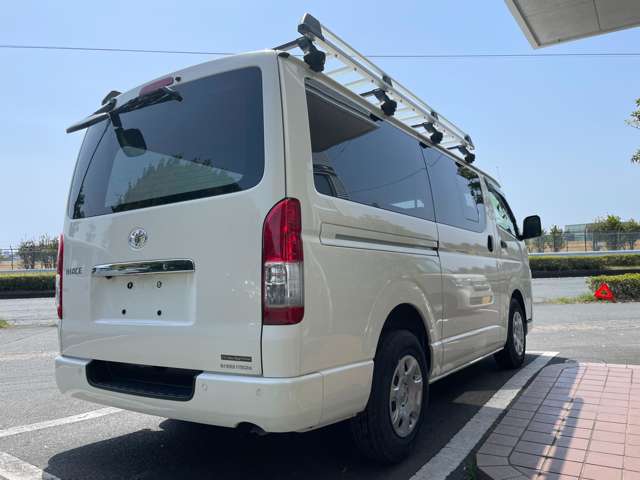 Toyota Hiace Van 9