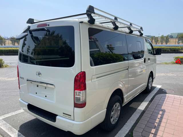 Toyota Hiace Van 10