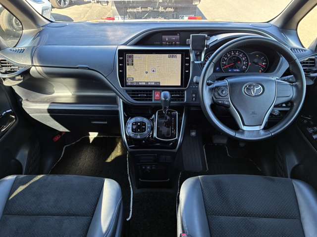 Toyota Voxy 6