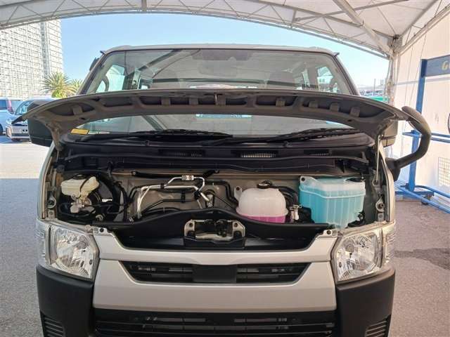 Toyota Hiace Van 12
