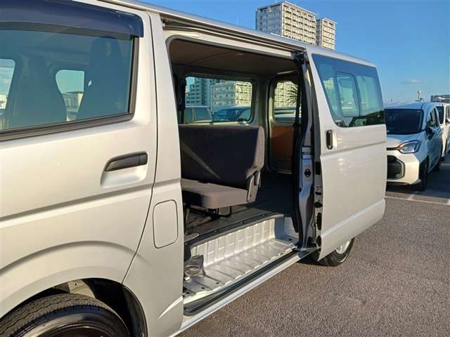 Toyota Hiace Van 4