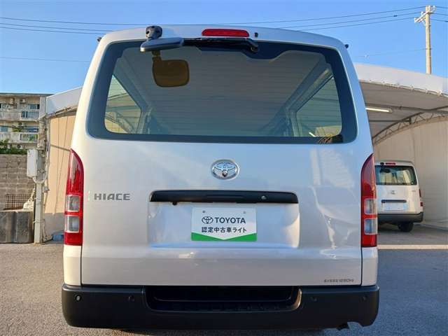 Toyota Hiace Van 6