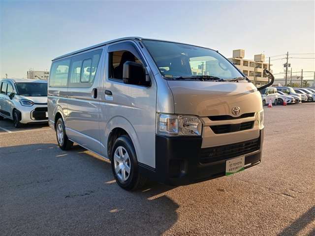 Toyota Hiace Van 9