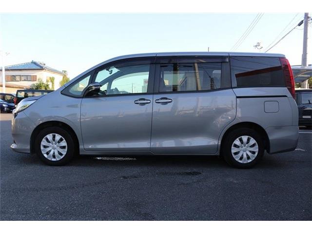 Toyota Noah 11