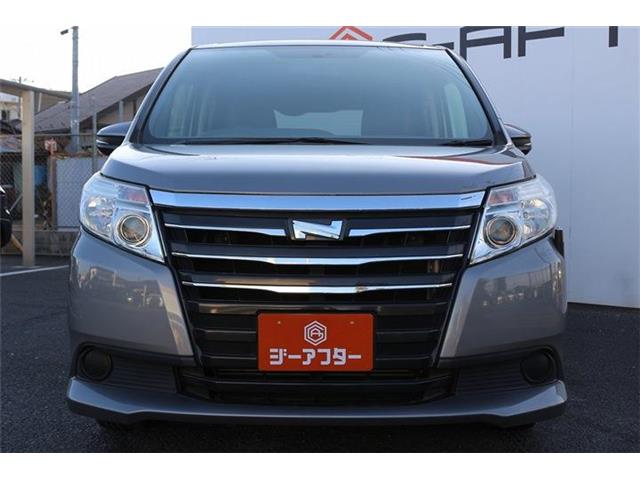Toyota Noah 8