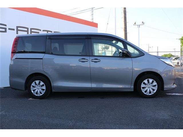 Toyota Noah 9