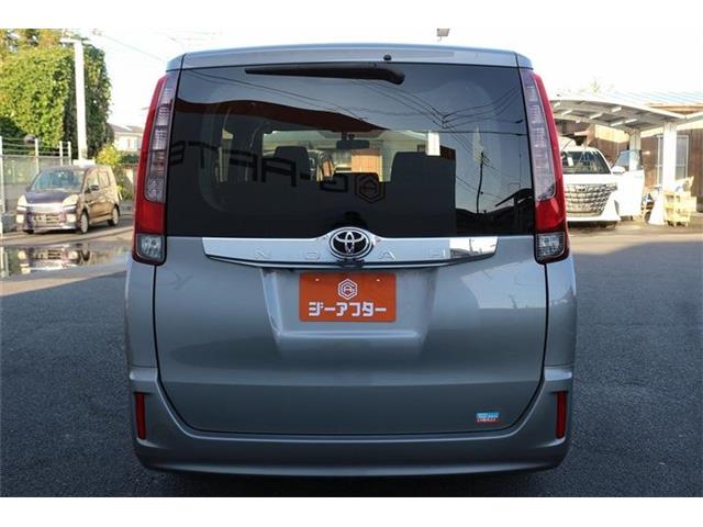Toyota Noah 10