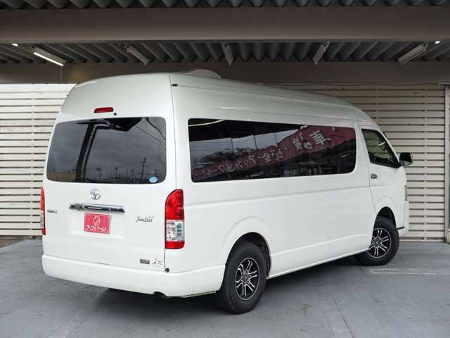 Toyota Hiace Van 2