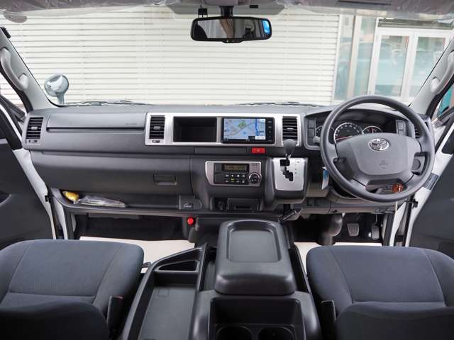 Toyota Hiace Van 3
