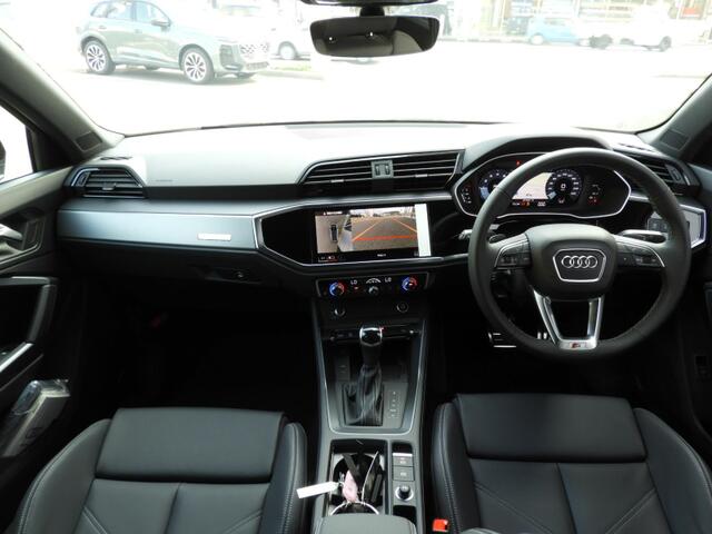 Audi Q3 11