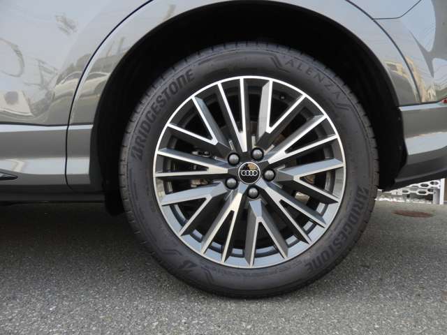 Audi Q3 8