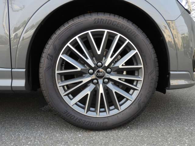 Audi Q3 9